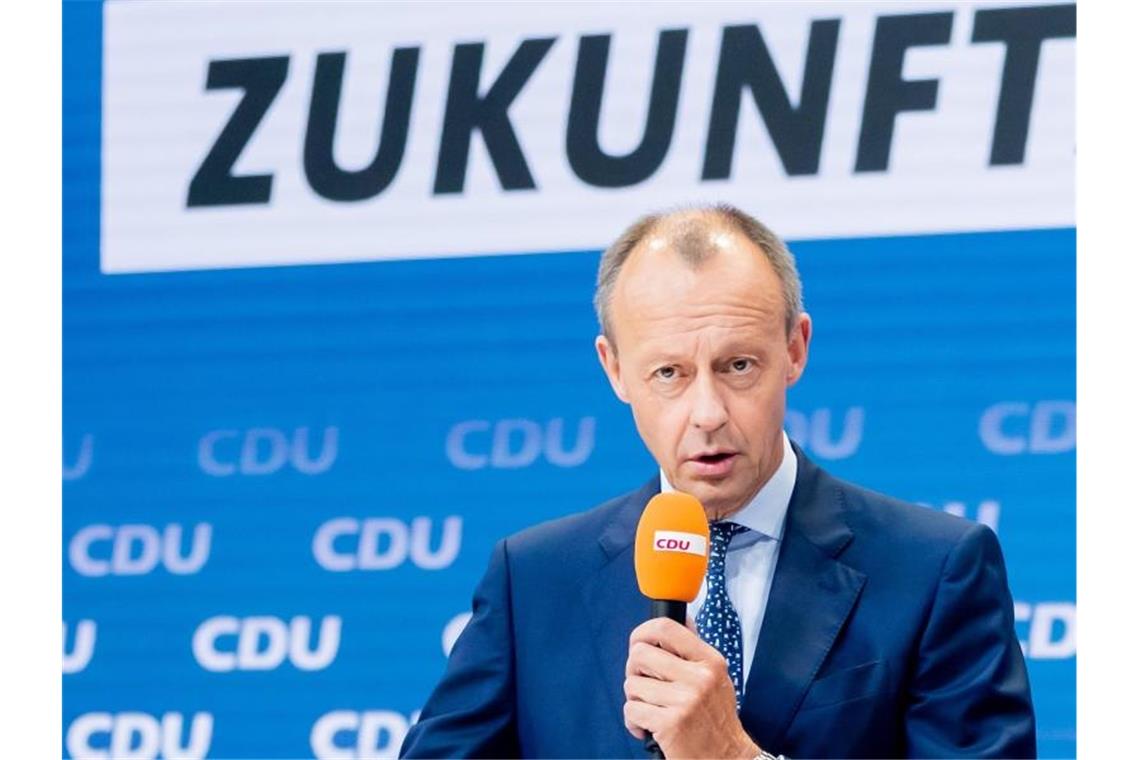 Merz will sich für CDU-Vorsitz nominieren lassen Friedrich Merz spricht bei der Vorstellung des „Zukunftsteams“ der Union in der CDU-Parteizentrale. (Archivbild). Foto: Christoph Soeder/dpa