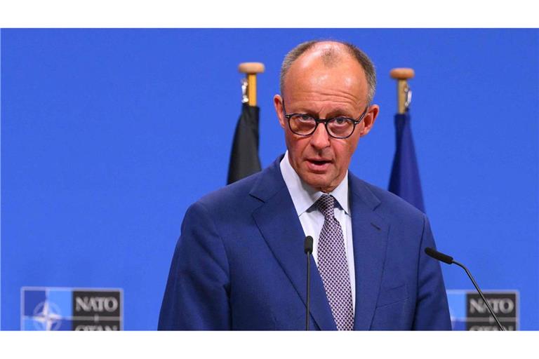 Friedrich Merz  spricht im NATO-Hauptquartier in Brüssel zu den Journalisten