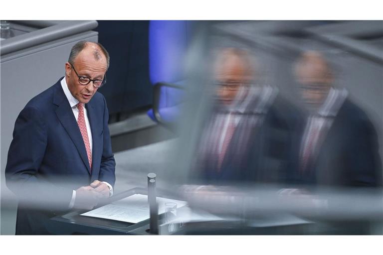 Friedrich Merz spricht in der Haushaltsdebatte im Bundestag.