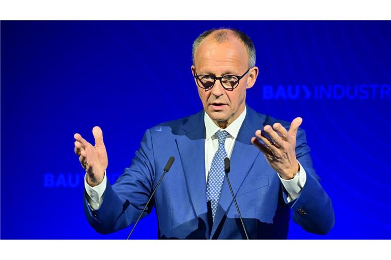 Friedrich Merz spricht während des Tags der Bauindustrie auf dem EUREF-Campus Berlin.