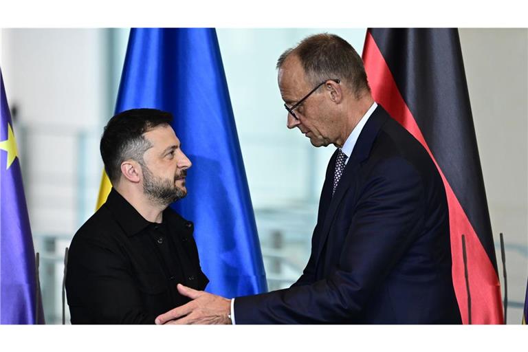 Friedrich Merz will am Freitag mit Wolodymyr Selenskyj über den US-Friedensplan sprechen (Archivbild).