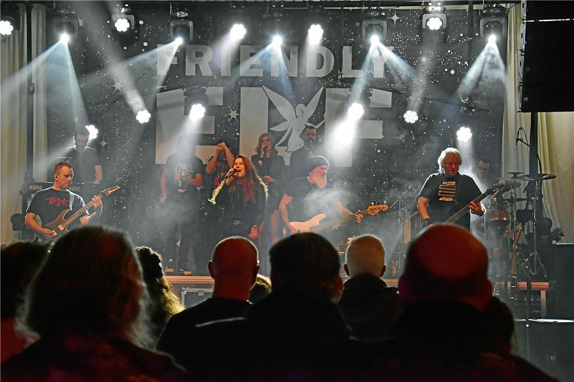 FRIENDLY ELF auf der Bühne in der Festhalle. 2. WINTER ROCK NIGHT in Althütte" m...