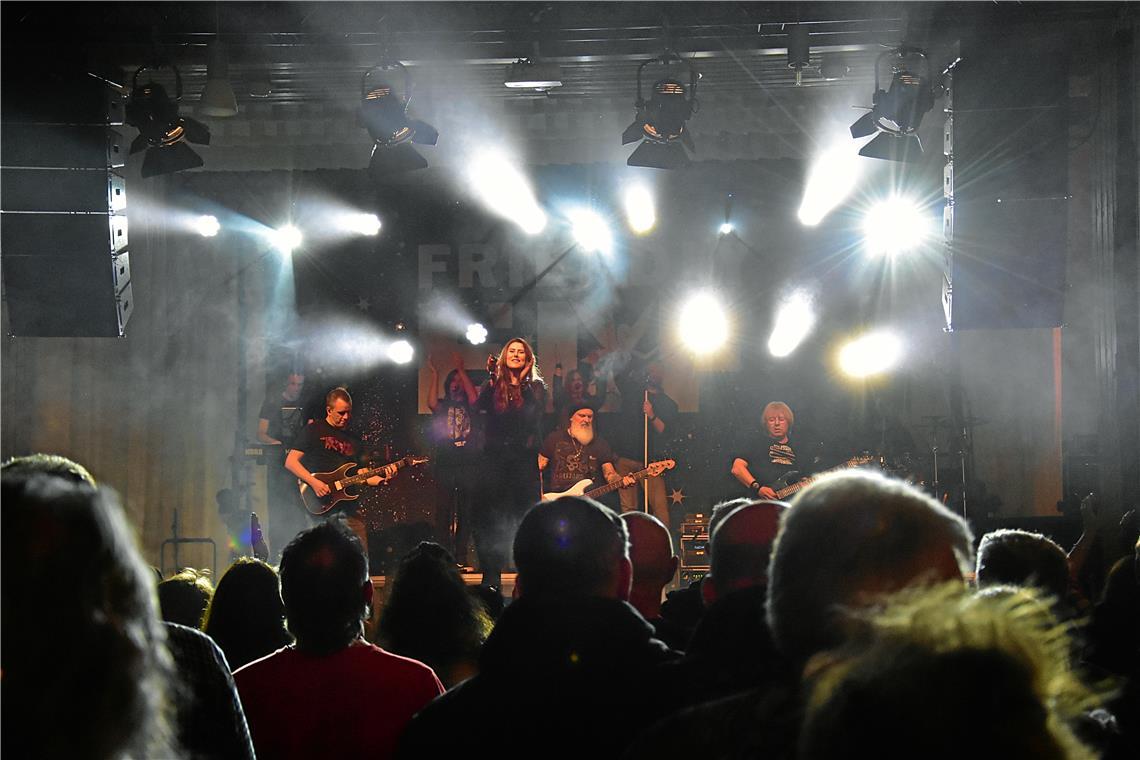 FRIENDLY ELF auf der Bühne in der Festhalle. 2. WINTER ROCK NIGHT in Althütte" m...
