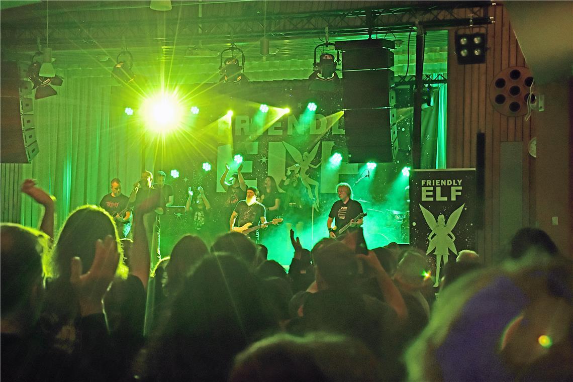 FRIENDLY ELF auf der Bühne in der Festhalle. 2. WINTER ROCK NIGHT in Althütte" m...
