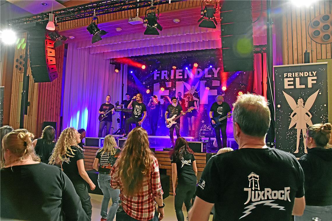 FRIENDLY ELF auf der Bühne in der Festhalle. 2. WINTER ROCK NIGHT in Althütte" m...