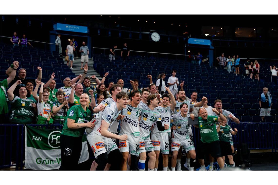 Frisch Auf jubelt vor den Fans.