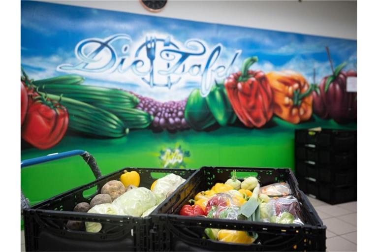Frisches Obst und Gemüse werden in den Tafeln aktuell besonders nachgefragt. Foto: Sebastian Gollnow/dpa