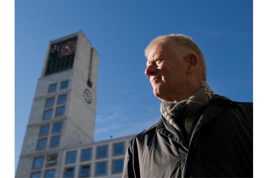 Kuhn gratuliert Nachfolger Nopper Fritz Kuhn (Bündnis90/Die Grünen). Foto: Marijan Murat/dpa/Archivbild