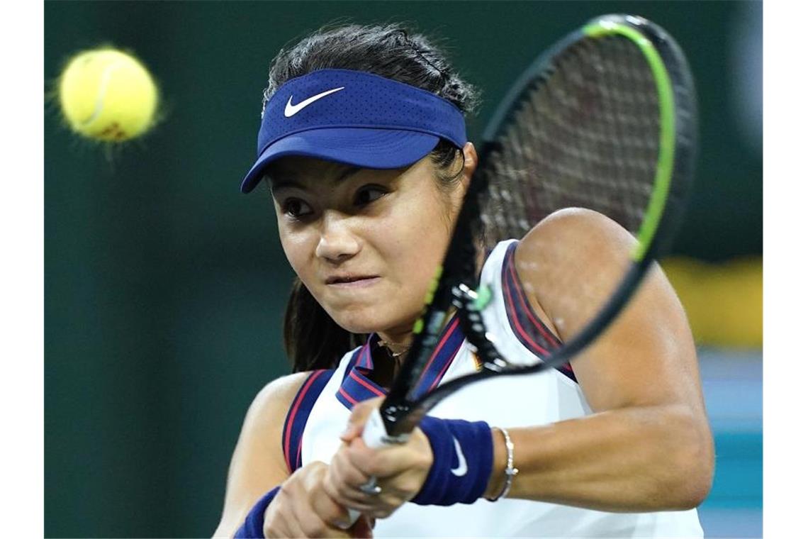 Frühes Aus für US-Open-Siegerin Raducanu in Indian Wells Früh in Indian Wells ausgeschieden: Emma Raducanu in Aktion. Foto: Mark J. Terrill/AP/dpa