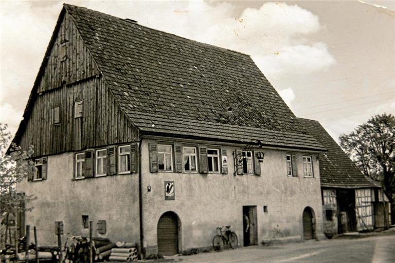 Früher befand sich die Gaststätte im ersten Stock über dem Schweinestall.