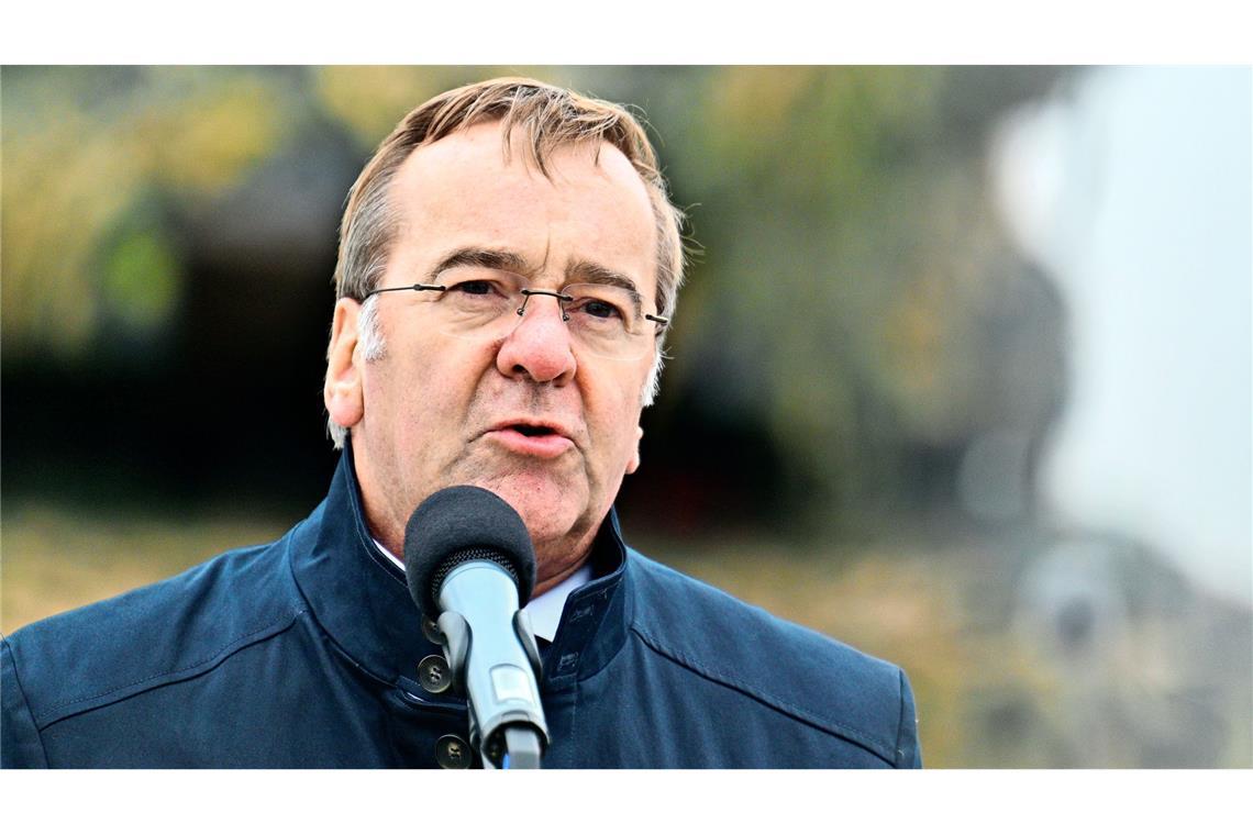 Das machen die Politiker der Ampel-Regierung heute Früher im Kabinett Scholz, jetzt im Kabinett Merz: <b>Boris Pistorius</b> ist trotz des Regierungswechsels amtierender Verteidigungsminister der Bundesrepublik Deutschland.