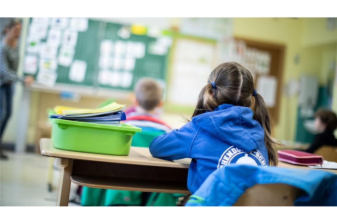 Jungen sind erst nach Schulstart besser in Mathe als Mädchen Frühes Eingreifen ist wichtig, bevor Mädchen das Vertrauen in ihre Matheleistungen verlieren. (Archivbild)