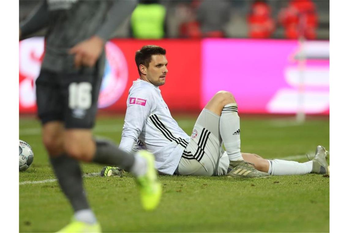 Frustriert: Bayern-Keeper Sven Ulreich musste beim Test in Nürnberg öfter hinter sich greifen. Foto: Daniel Karmann/dpa
