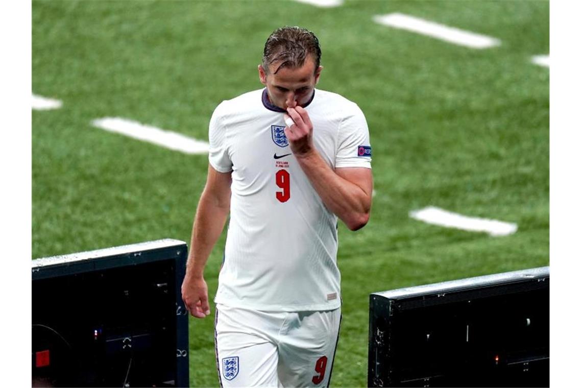 Frustrierte Engländer - Schottland darf träumen Frustriert: England-Kapitän Harry Kane. Foto: Mike Egerton/PA Wire/dpa