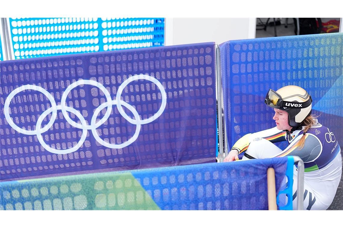 Frustriert nach einem Fahrfehler: Deutschlands Ski-Juwel Emma Aicher.