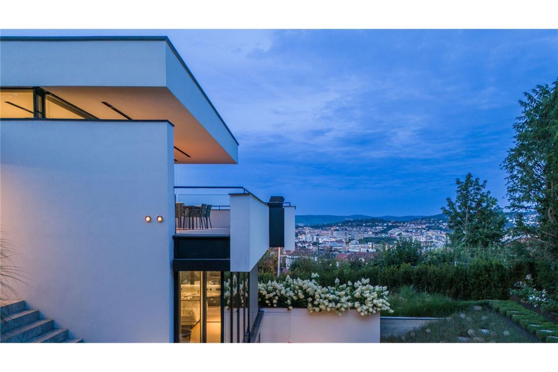 Fuchs, Wacker haben mit zwei Privathäusern . . .