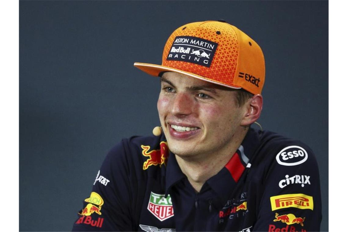 Red Bulls Verstappen-Coup: Kampfansage an Mercedes & Ferrari Fühlt sich beim Red-Bull-Rennstall wohl: Max Verstappen. Foto: Yong Teck Lim/AP/dpa