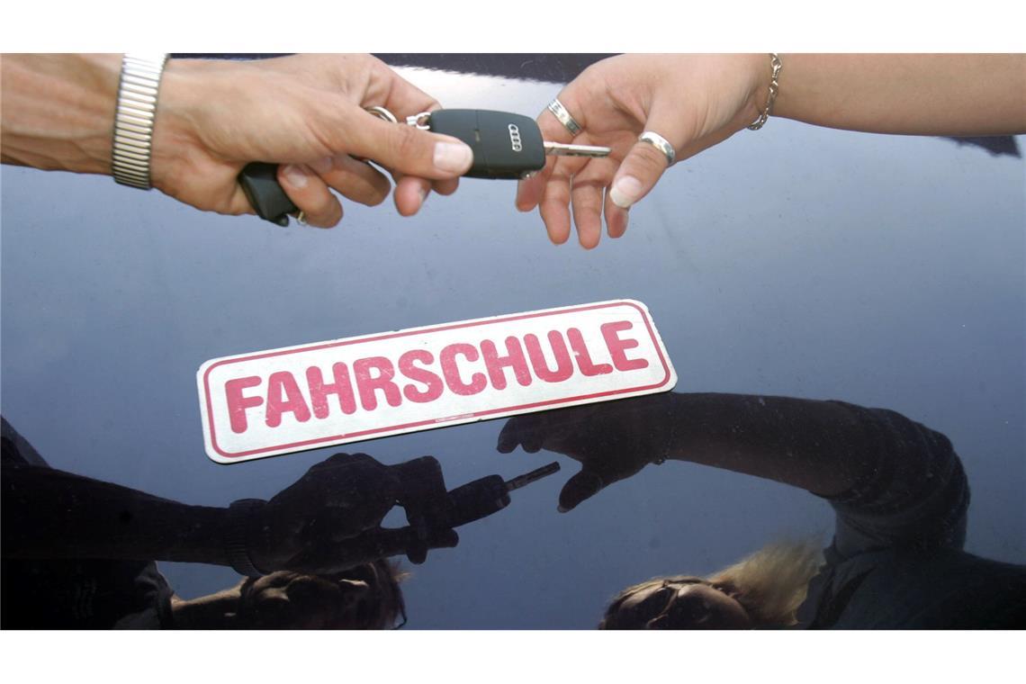 Führerschein machen - oder doch lieber warten, bis alle Autos von selbst fahren? (Symbolbild)