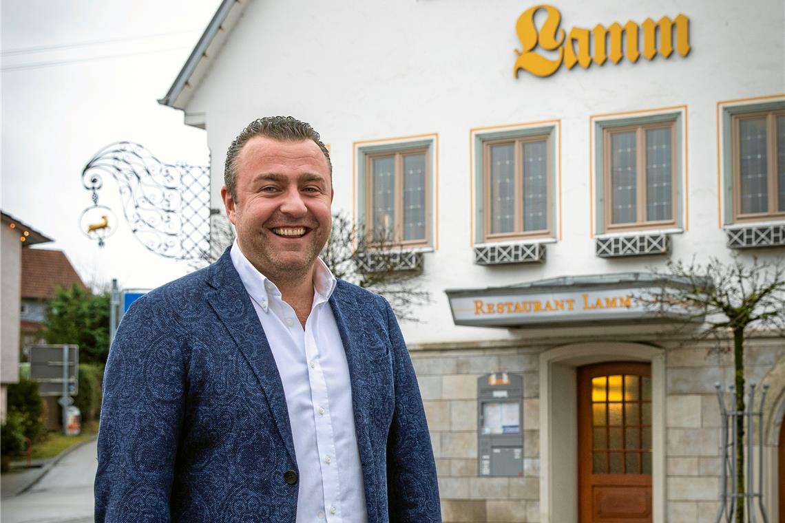 Restaurant und Hotelprojekt laufen parallel Führt das Aspacher Lamm zwar mit „100 Prozent Leidenschaft“, kümmert sich gemeinsam mit seiner Frau aber dennoch in erster Linie und intensiv um das Hotelprojekt, das in Affalterbach entsteht: Gastronom Toni Wahl. Foto: A. Becher