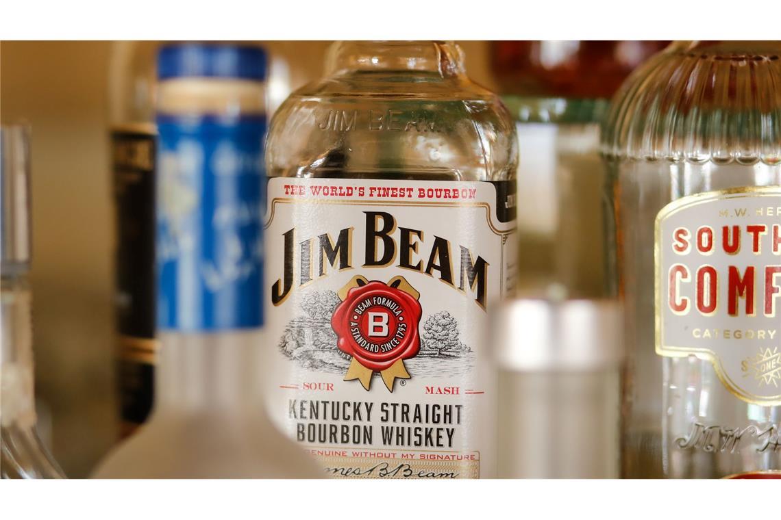 EU und USA verhandeln über Zollstreit Führt die EU Vergeltungszölle auf US-Produkte wie amerikanischen Whiskey ein? Das ist eine der Fragen im aktuellen Zollkonflikt.
