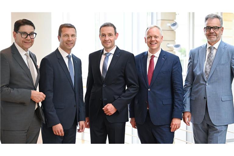 Führungsfrage beantwortet: Thomas Hirsch (Präsident Sparkassenverband Rheinland-Pfalz), Matthias Dießl (Präsident in Bayern), Hubertus Endres, Matthias Neth (Präsident in Baden-Württemberg) und Vorstandschef Stefan Siebert.