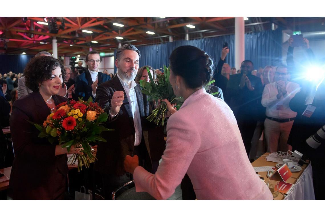 Führungswechsel beim BSW: Sahra Wagenknecht gibt den Vorsitz ab, Amira Mohamed Ali und Fabio De Masi sind gewählt.