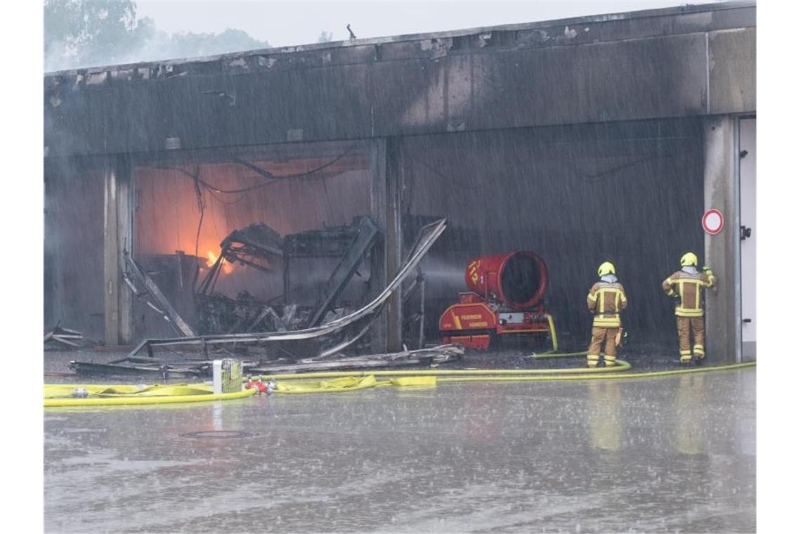 Millionenschaden bei Brand in Depot für Elektrobusse