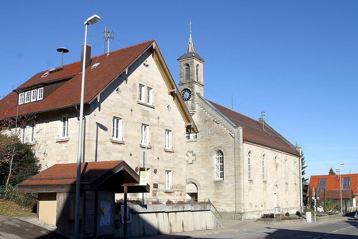 Fünf Kandidaten zielen auf den Rathaussessel in Großerlach, einer hat bereits zurückgezogen. Auf dem Papier kann Denis Sipahi allerdings weiterhin gewählt werden. Symboldbild: Edgar Layer