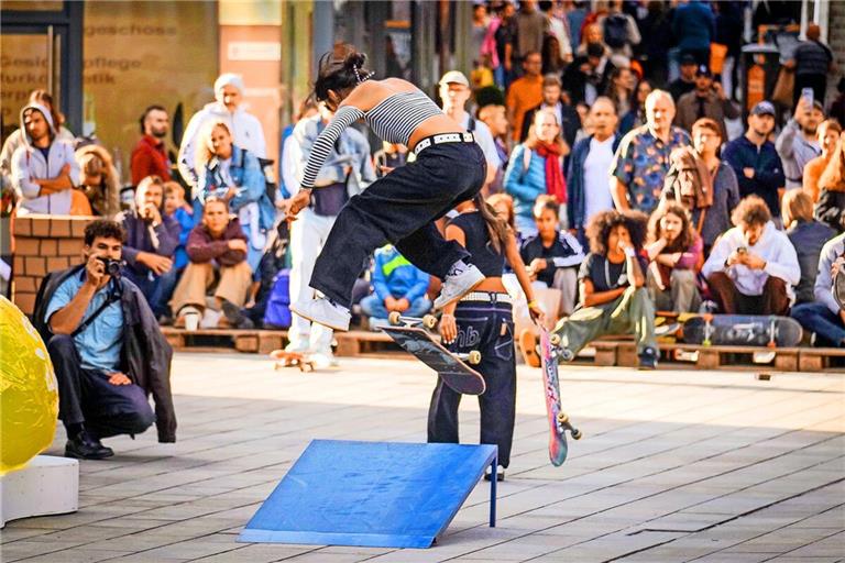 Fünf Tage lang eroberten Skater die Stadt – auch vor dem Stuttgarter Rathaus zeigten sie ihre Tricks.