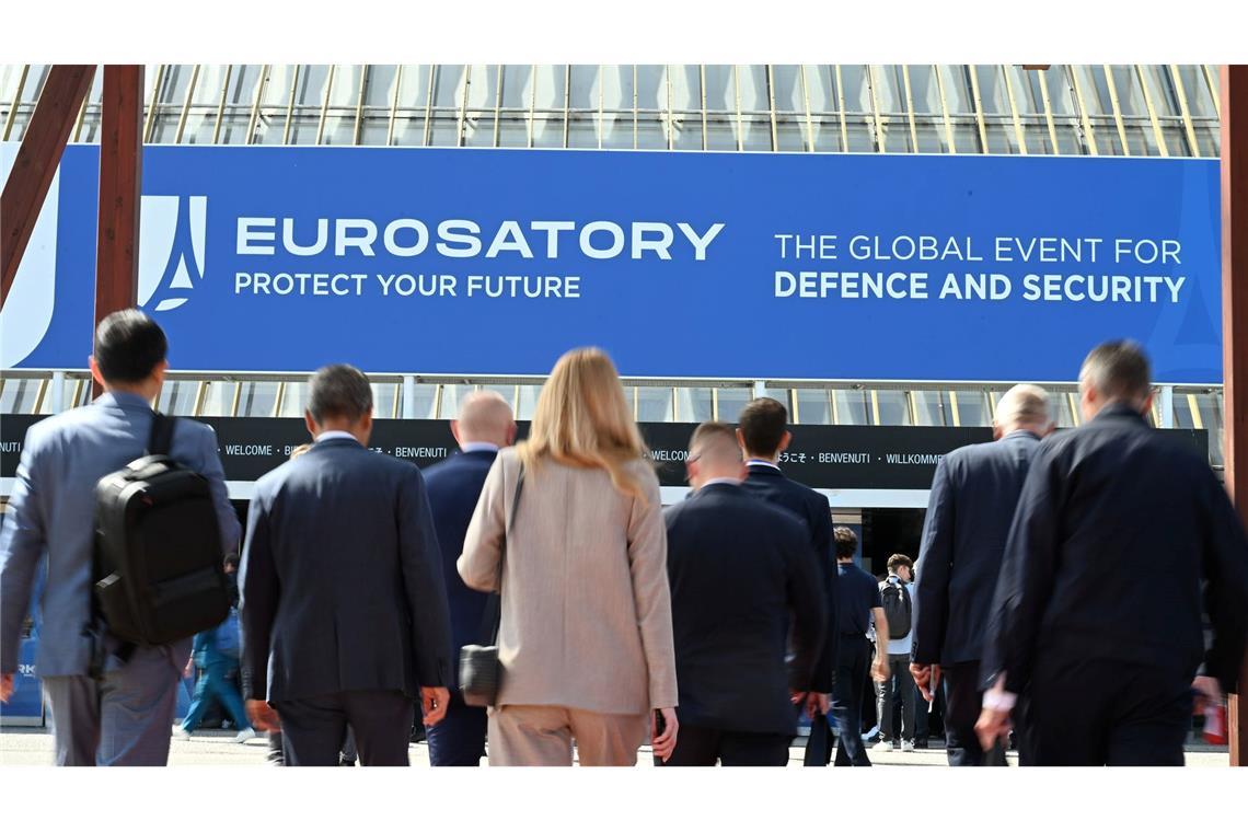 Fünf Tage lang strömten die Besucherinnen und Besucher scharenweise in die Messehallten der Eurosatory. 2028 soll die französische Rüstungsmesse erneut stattfinden.
