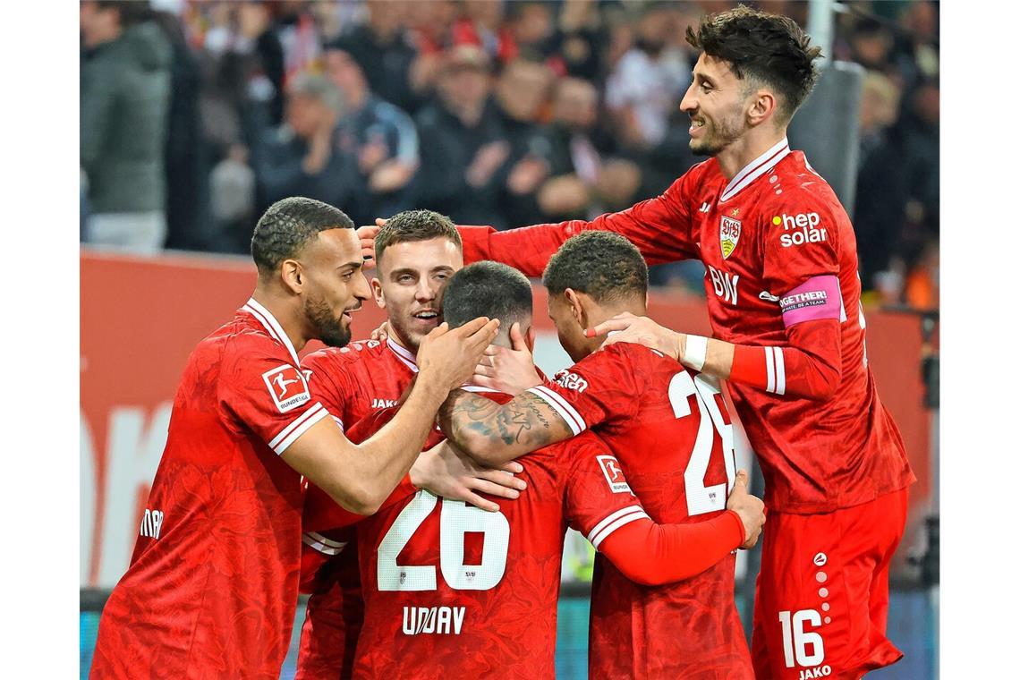 Fünf Tore gegen den FC Augsburg: Die VfB-Profis um Deniz Undav hatten am Sonntag reichlich Grund zu jubeln.