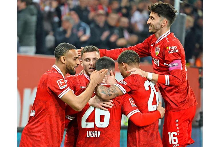 Fünf Tore gegen den FC Augsburg: Die VfB-Profis um Deniz Undav hatten am Sonntag reichlich Grund zu jubeln.