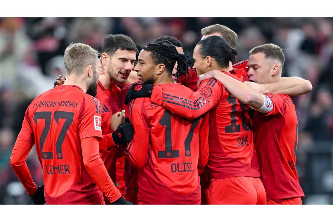 Kane zurück, Bayern auch: "Benchmark" für 2025 Fünfmal Münchner Torjubel gegen Leipzig, hier nach dem 1:0 von Jamal Musiala.
