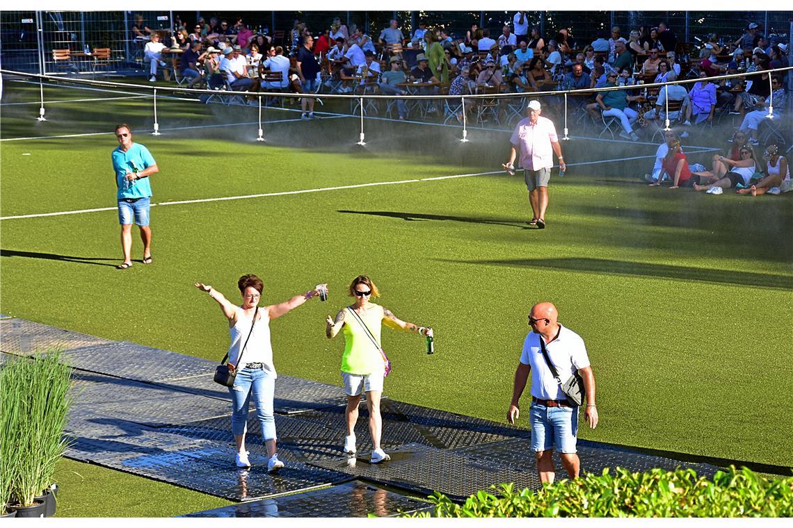 Für Abkühlung in der Sommerhitze sorgt die „Cool Down Zone" mit Sprühnebel am St...