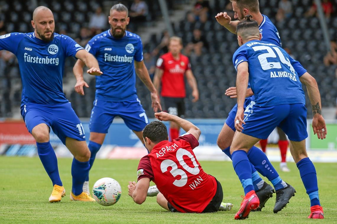 Für Andreas Ivan und seine Großaspacher Teamkollegen war im letzten Saisonspiel gegen Bahlingen mal wieder nichts zu holen.Foto: A. Becher