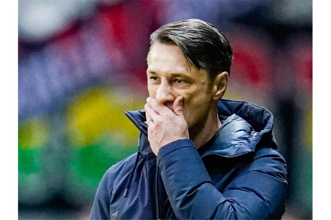 Kovac vermeidet Aussage zu Zukunft: „Das weiß ich nicht“ Für Bayern-Trainer Niko Kovac wird es unruhig. Foto: Uwe Anspach/dpa