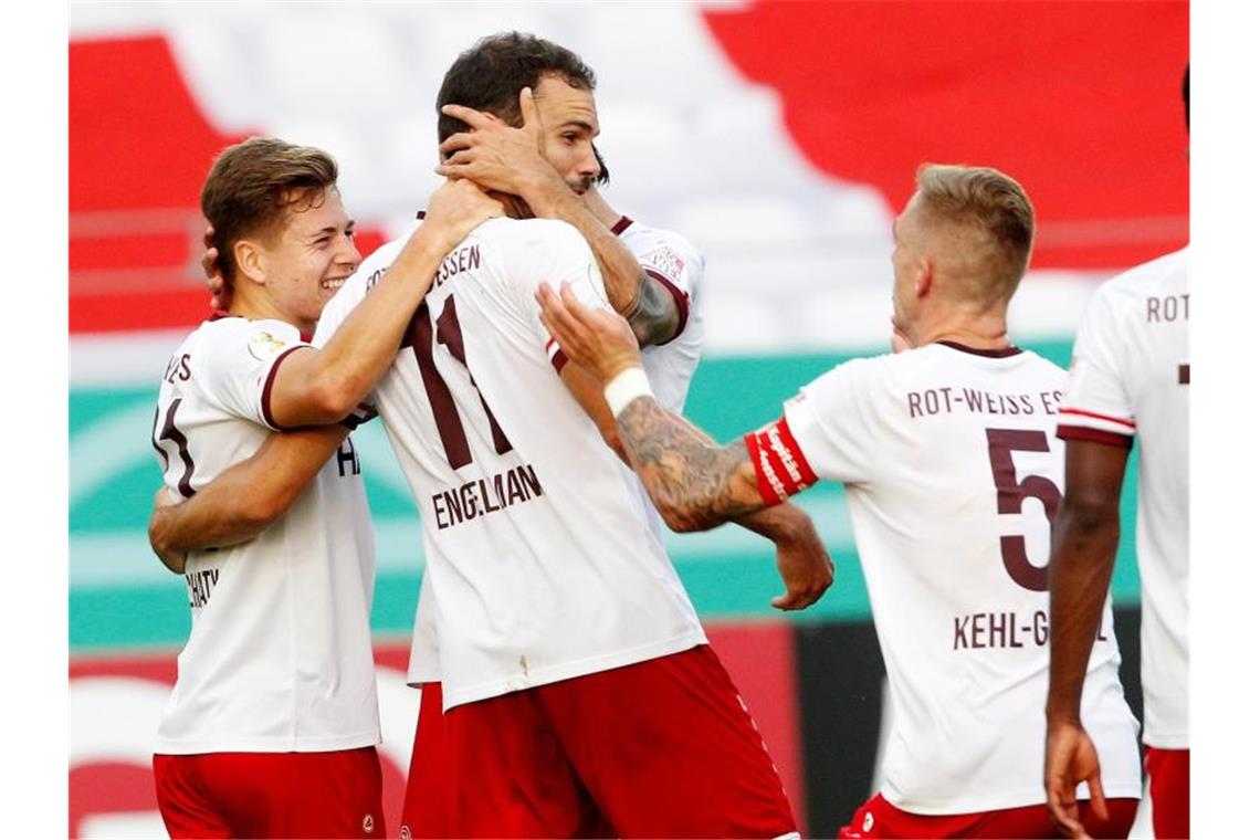 BVB stark nach Favres Titel-Forderung Für Bundesliga-Aufsteiger Arminia Bielefeld war Viertligist Rot-Weiss Essen eine Nummer zu groß. Foto: Roland Weihrauch/dpa