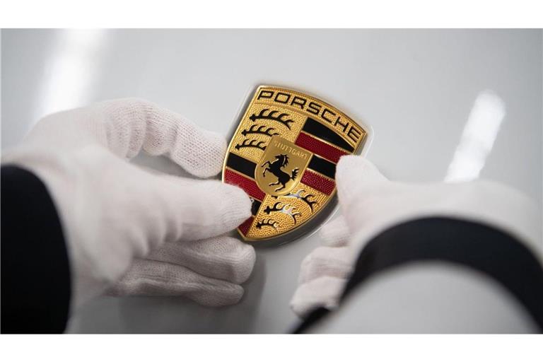 Für das Geschäftsjahr 2024  hatten Porsche-Aktionäre mit einer Vorzugsaktie noch 2,31 Euro Dividende erhalten. Nun werden  voraussichtlich 1,01 Euro pro Aktie ausgeschüttet.