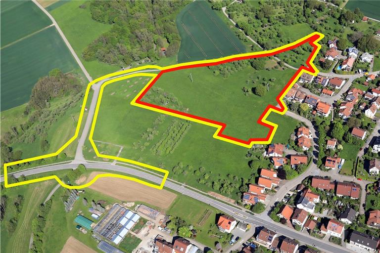 Für das neue Baugebiet Brühl VI am westlichen Ortsrand von Erbstetten steht eine Fläche von rund 2,5 Hektar zur Verfügung (rote Umrandung). Um sich die Möglichkeit offenzuhalten, dieses Gebiet auch von der Burgstaller Straße (K1906) aus über den bestehenden Feldweg erschließen zu können, wurde der Geltungsbereich des künftigen Bebauungsplans auf rund 3,5 Hektar erweitert (gelbe Umrandung). Foto: F. Muhl