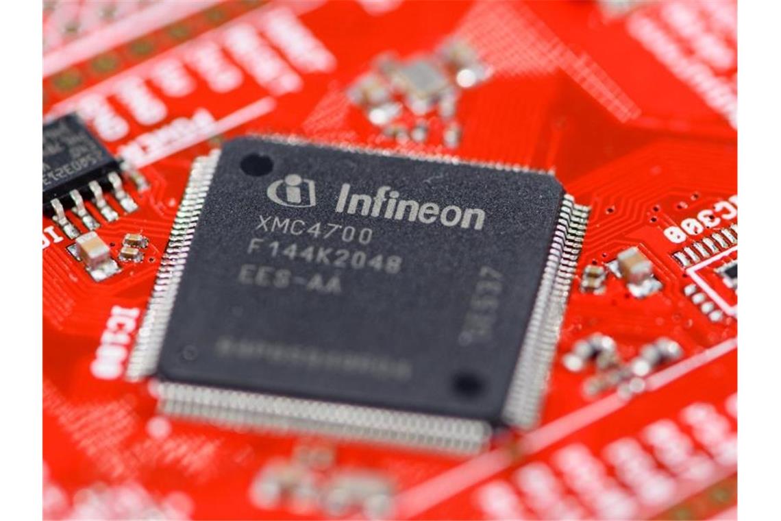 Für das seit Oktober laufende neue Geschäftsjahr zeigt sich Infineon „in Summe verhalten optimistisch“. Foto: Matthias Balk/dpa