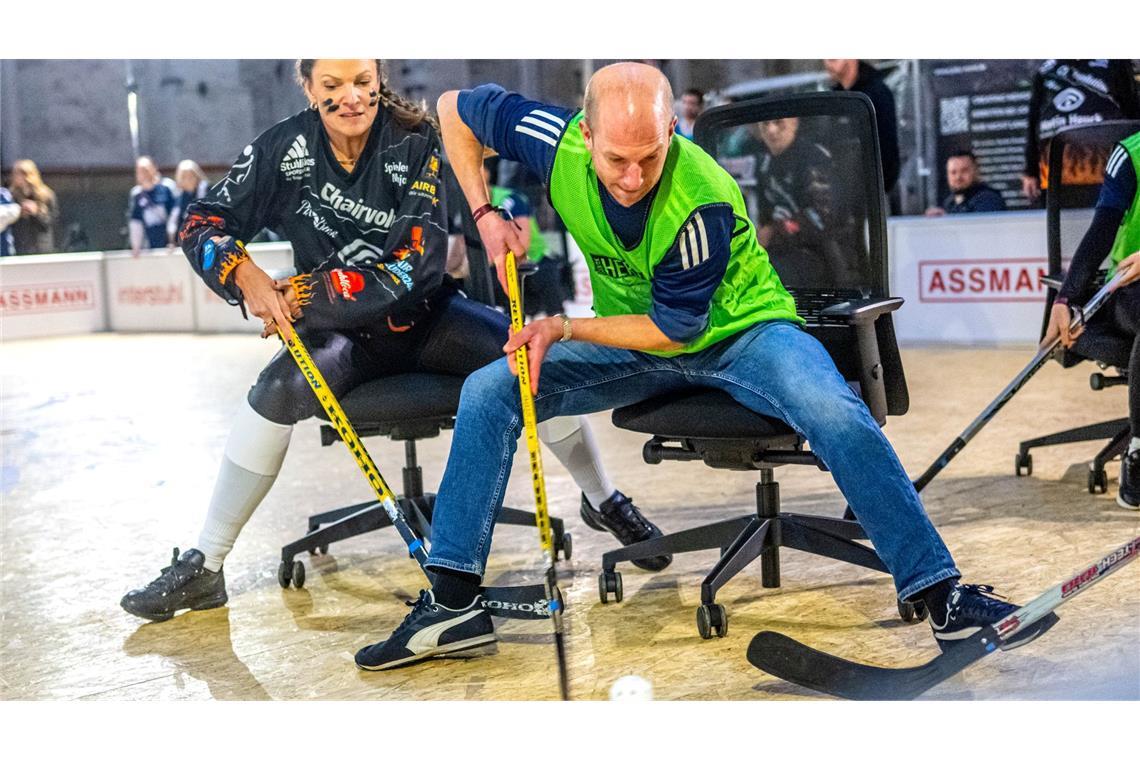 Für das Turnier stellen Unternehmen - von Kanzleien, Arztpraxen bis hin zu internationalen Firmen - ihre besten Leute zusammen.