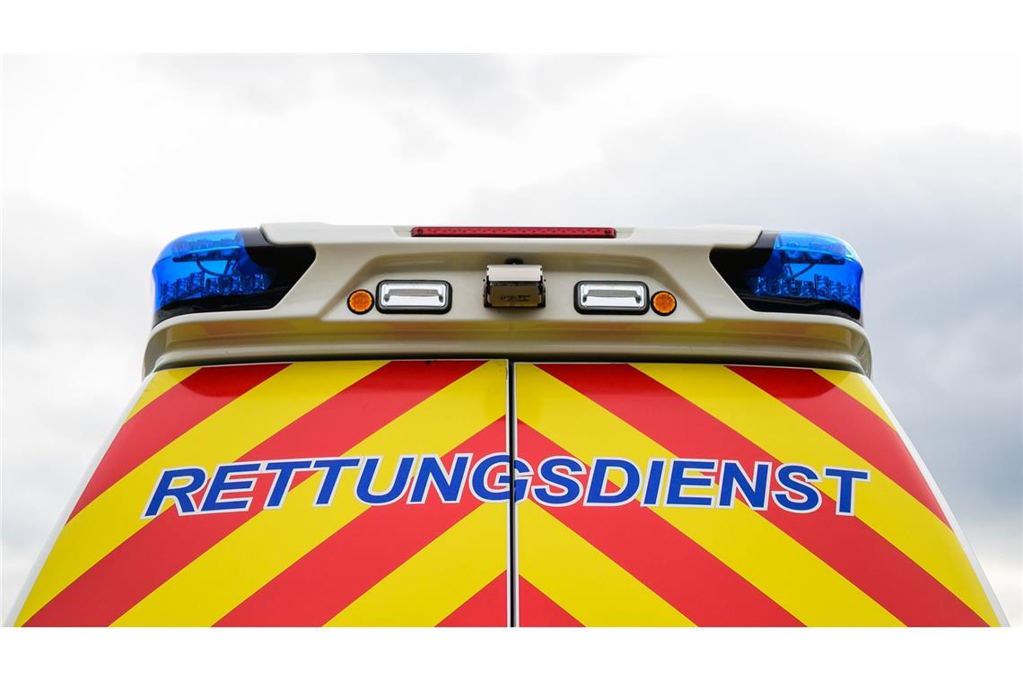 Tonnenschwere Mulde kippt um – Arbeiter stirbt Für den 57-Jährigen kam jede Hilfe zu spät. (Symbolbild)