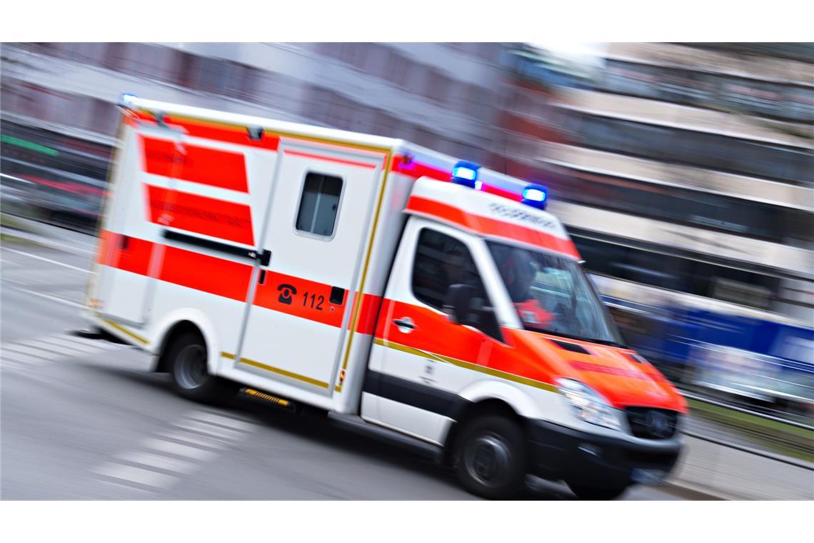 26-Jähriger gerät unter Radlader und stirbt Für den Arbeiter kam jede Hilfe zu spät. (Symbolbild)