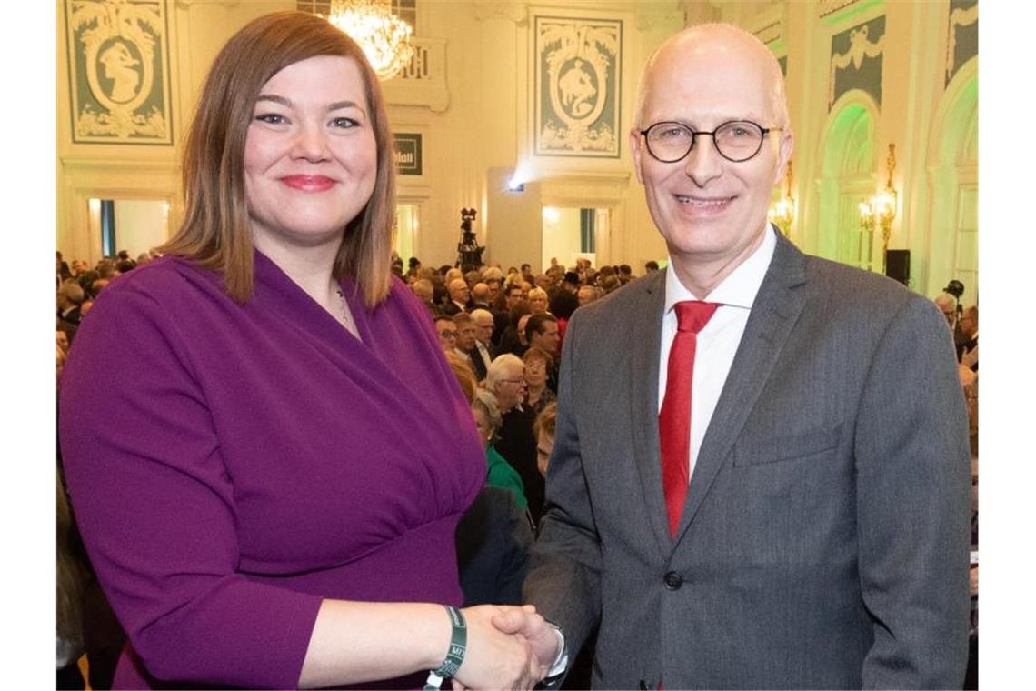 SPD und Grüne in der Wählergunst in Hamburg gleichauf Für den Hamburger Bürgerschaftswahlkampf zeichnet sich ein Duell der Spitzenkandidaten von SPD und Grünen, Peter Tschentscher und Katharina Fegebank, ab. Foto: Christian Charisius/dpa