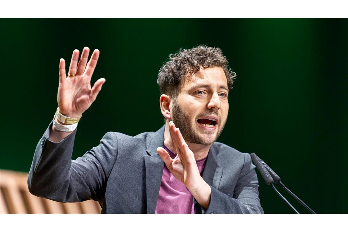 Für den Klimaschutz will der Grünen-Vorsitzende Felix Banaszak Wohlhabende zur Kasse bitten.