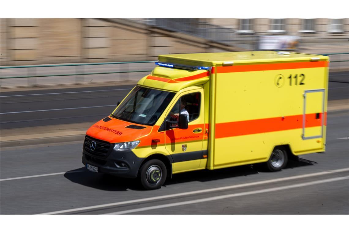 Tödlicher Zusammenstoß auf Bundesstraße Für den Mann kam jede Hilfe zu spät. (Symbolbild)