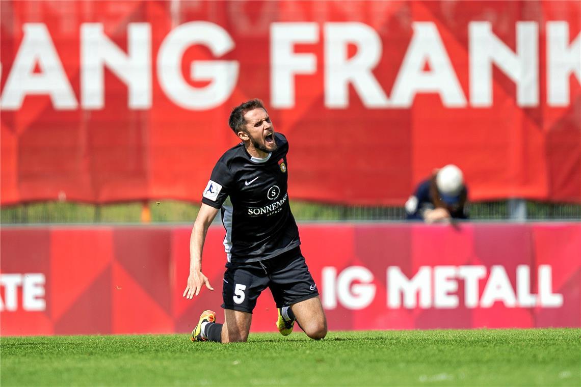Für den Punkt in Mainz musste SG-Kapitän Volkan Celiktas mit seinen Kollegen har...