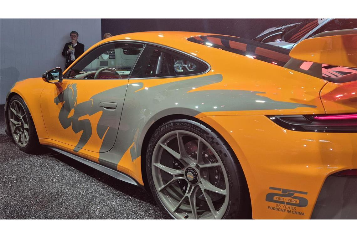 Für den Stuttgarter Sportwagenhersteller dürfte die Weltpremiere des vollelektrischen Cayenne Coupe von größter Bedeutung sein. Zudem enthüllt er aber anlässlich seines 25-Jahr-Jubiläums in China auch ein Sonderwunsch-Modell: den 911 GT3.