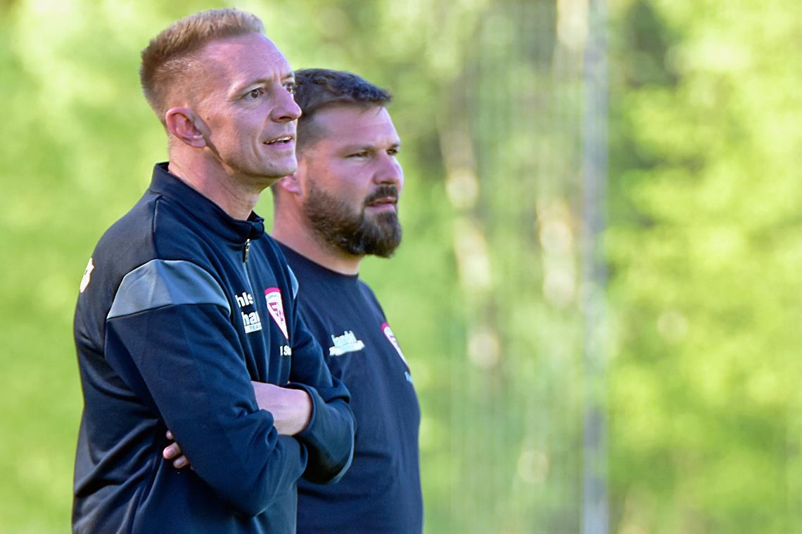 Für den SVA und die Trainer Hannes Stanke (links) sowie Florian Mrasek sieht es mit dem Direktaufstieg schlecht aus. Sie müssen es wohl über die Relegation versuchen.Foto: Tobias Sellmaier
