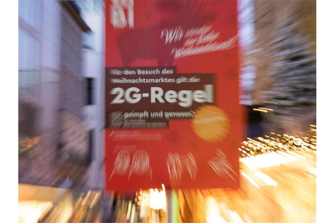Für den Weihnachtsmarkt in Bielefeld gilt eine 2G-Pflicht. Foto: Friso Gentsch/dpa